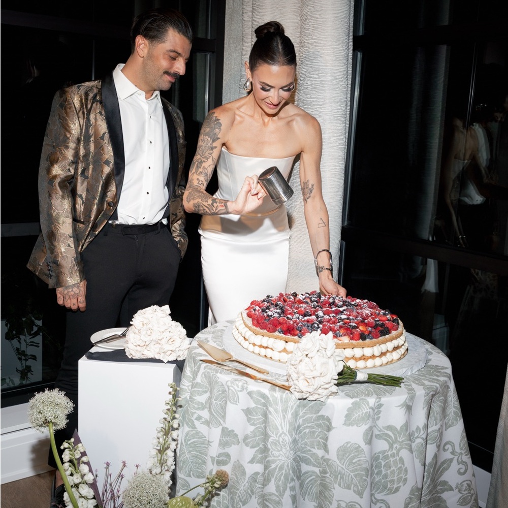 Bronx and Banco Florentina White Strapless Wedding Dress - Picture 9 of 16